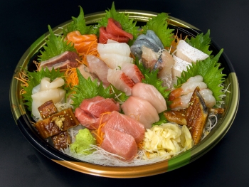 KUMAMOTO. Japanese Oysters & Sushi