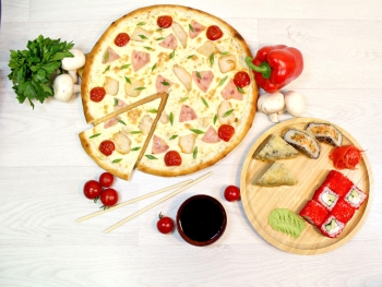 Pizza & sushi